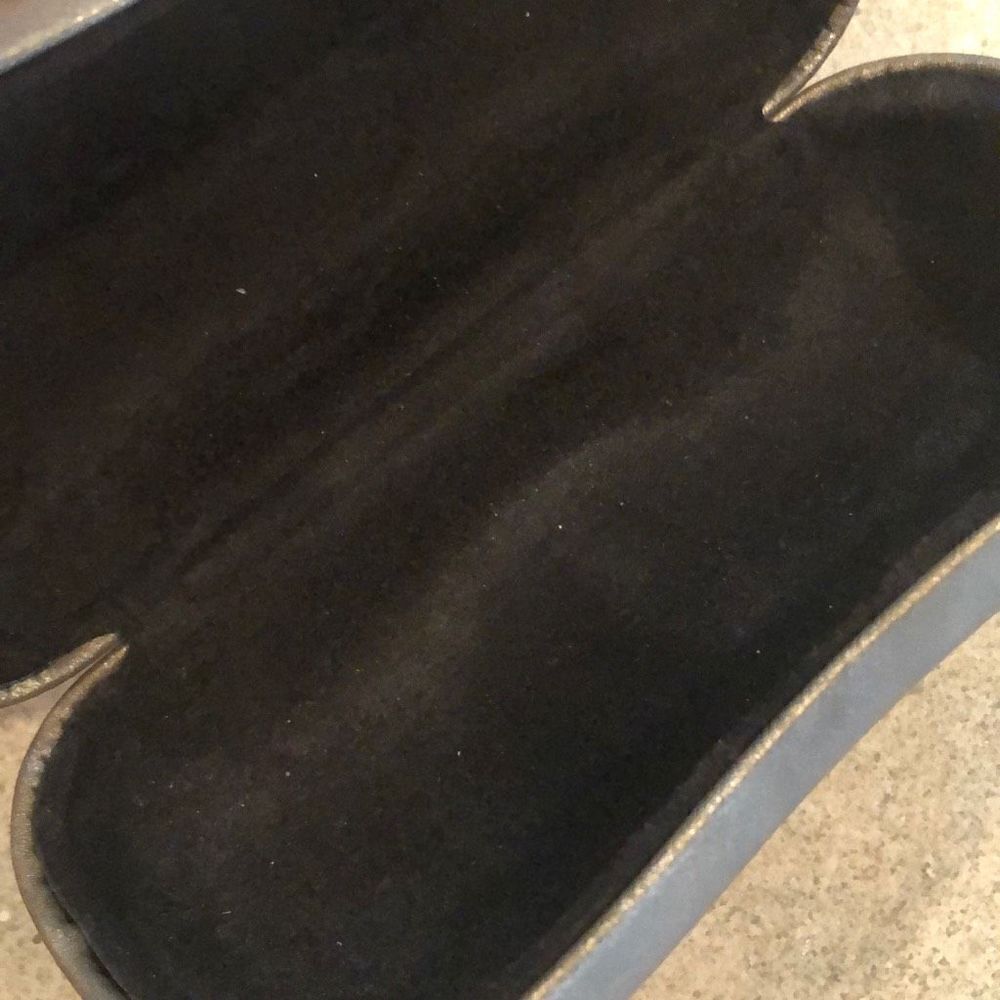 CHANEL Marbled, Pewter, silver, hard, large clam shell sunglasses case ￼ - Picture 6 of 6